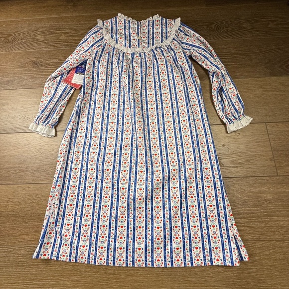 Lanz of Salzburg Girls Long-Sleeve Floral Hearts Classic Nightgown M 7/8 NWT - Picture 12 of 13